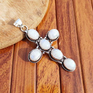 Colgante de cruz de piedra lunar arcoíris natural con base de latón chapado en plata antigua, engaste de bisel de piedra preciosa llamativa vintage, solitario - Product Image 4