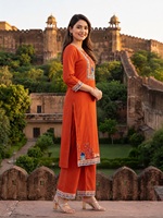 Tissu en rayonne respirant de qualité supérieure, texture lisse, tombé doux, matière polyvalente pour robes, kurtis, saris et conceptions de vêtements.