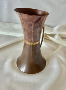 Jarra de cobre puro hecha a mano con gran capacidad y de estilo tradicional, perfecta para almacenar agua ayurvédica y para la hidratación diaria. - Product Image 4