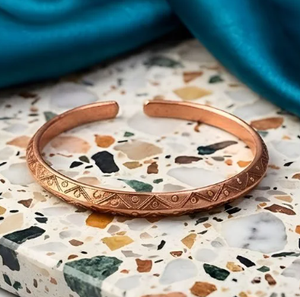 Brazalete de Cobre Puro con Diseño Geométrico Intrincado Estampado, Joyería con Grabado Exquisito - Product Image 4