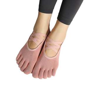 Chaussettes de yoga antidérapantes à double sangle croisée pour femmes, chaussettes à cinq doigts pour l'été, pour les sports et la danse en intérieur - Product Image 6