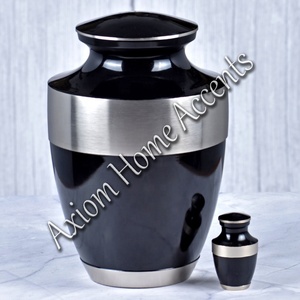 Urna de cremación de latón con motivos de hojas elegantes Acabado pulido Contenedor de cenizas SEGURO DE Axiom Home Accents - Product Image 5