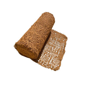 Filet en fibre de coco naturelle durable pour prévenir l'érosion des sols et favoriser la croissance de la végétation sur les pentes et les rives des rivières - Product Image 1