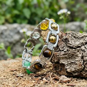 Bracelet Dhan Yog en pierres précieuses naturelles pour hommes et femmes, 5 pierres : Citrine, Œil de tigre, Aventurine verte, Pyrite, Quartz clair, ton argenté - Product Image 2