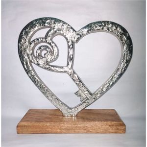 Cœur en métal fait main avec sculpture de clé sur base en bois de manguier, décoration de table abstraite moderne, ornement d'amour de luxe pour la maison et le salon - Product Image 1