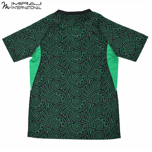 Camiseta Deportiva Sublimada Premium Verde y Negra con Patrón Geométrico Espiral Abstracto, Tejido de Alto Rendimiento que Absorbe la Humedad, Jersey de Rugby - Product Image 3
