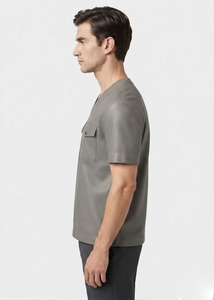 เสื้อยืดหนังสีเทาสไตล์โมเดิร์น คอวี แขนครึ่งตัว ผู้ชาย ผ้าสเตรช กระเป๋าหน้าคู่ 2 ช่อง เสื้อยืดหนังแฟชั่นพรีเมียม - Product Image 5