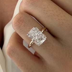 Anillo Solitario con Diamante Cultivado en Laboratorio de 3 Quilates, Corte Radiante Alargado, E VVS2, Anillo de Compromiso de Dos Tonos, Oro Amarillo de 14k, Certificado IGI - Product Image 1