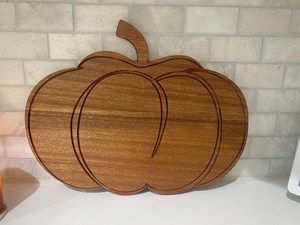 Wooden Pumpkin <b>Shaped</b> Chopping Board With Anti Slip Feature Kitchen Cutting <b>Block</b> Round Design Dark Brown Wood Material - Product Image 4