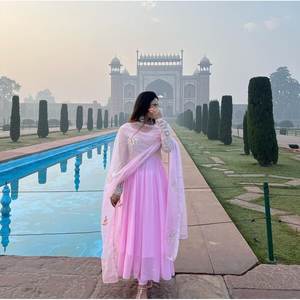 DISEÑADOR GEORGETTE BORDADO SECUENCIA TRABAJO VESTIDO INFERIOR CON DUPATTA ROSA - Product Image 1