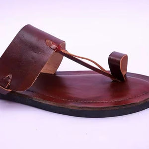 Tongs et sandales plates noires en cuir véritable pour femmes, faites à la main, design moderne, impression numérique, artisanat indien MS - Product Image 5