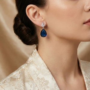 Boucles d'oreilles pendantes bleu profond de qualité supérieure, avec détails en cristal transparent, accessoires de mode en laiton, disponibles directement en usine - Product Image 5