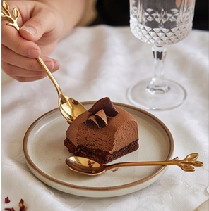 Ensemble de cuillères et fourchettes à dessert en acier inoxydable plaqué or de qualité supérieure avec design de manche en forme de feuille, finition miroir pour la vaisselle de mariage - Product Image 5
