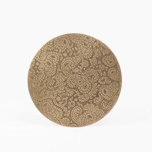 Mesa de Centro Redonda de Madera Estilo Moderno de Mediados de Siglo con Detalles en Latón, Mueble Hecho a Mano para Sala de Estar, Pieza Decorativa - Product Image 6