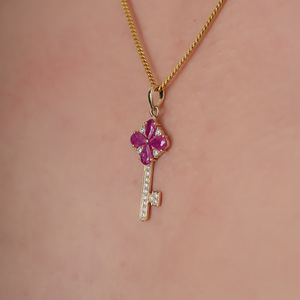 Pendentif clé en or jaune 14 carats original, serti d'un rubis et d'un diamant de 1 carat, design unique fait main, pour femmes, vente en gros de bijoux sur mesure. - Product Image 4