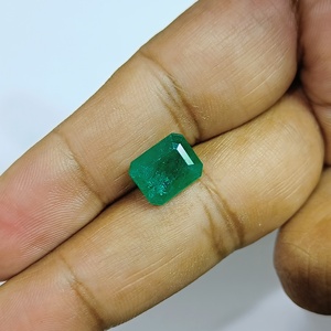 Émeraude octogonale verte de 4,46 carats provenant de Zambie, pierre précieuse non montée - Product Image 1
