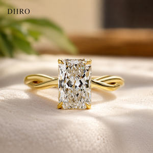 Bague de fiançailles pour femme en or jaune plaqué avec diamant taille radiant et moissanite classique, bande torsadée - Product Image 1