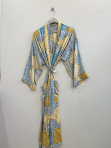 Robe kimono longue en soie faite à la main pour femmes, tenue de resort - Product Image 3