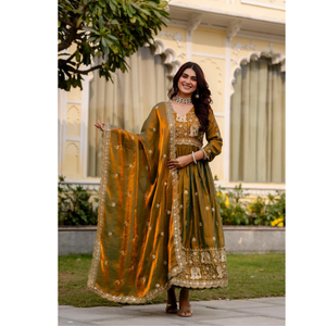 Robe Anarkali en satin brodé Fendy avec dupatta assortie, ensemble entièrement cousu, coupe évasée, tenue scintillante (II 38) DC - Product Image 6