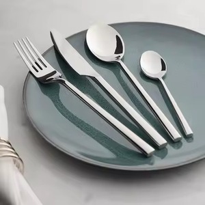 Juego de Cubiertos de Metal de Alta Calidad, Juego de Cubiertos de Acero Inoxidable, Cuchara, Tenedor, Cuchillo, Vajilla Elegante y Duradera - Product Image 1