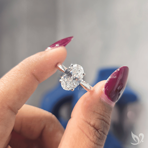 Anillo de compromiso de lujo con diamante ovalado de 3 quilates cultivado en laboratorio, engaste de tallo pellizcado en oro blanco de 10K - Product Image 4