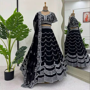 Impresionante Conjunto de Lehenga Choli Tradicional de Faux Georgette con Intrincados Detalles Florales de Zari Plateado, Brillo, Secado Rápido, para Todas las Temporadas y Fiestas, Estilo Indio - Product Image 1