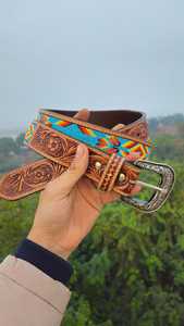 Cinturón Vaquero con Cuentas de Turquesa del Suroeste, Bordes de Cuero Hechos a Mano y Hebilla con Diseño Estilo Rodeo - Product Image 1