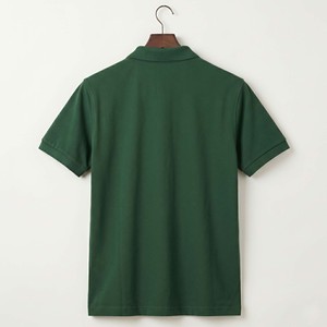 เสื้อโปโลผู้ชายสีเขียวป่า ทรงตรง คุณภาพสูง ระบายอากาศได้ดี ป้องกันรอยยับ รับสกรีนโลโก้ ขายส่ง - Product Image 2