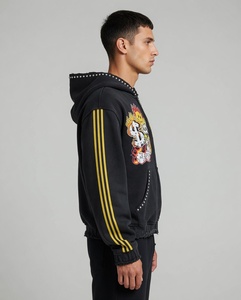 Sudadera con capucha personalizada con cremallera, estampado gráfico, ribete de pedrería, rayas en contraste en las mangas y efecto desgastado, unisex. - Product Image 3