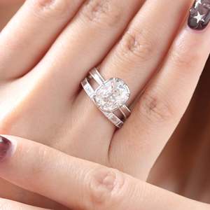 Bague de fiançailles solitaire en or blanc 14K avec diamant ovale de laboratoire 3 carats, taille « Old Mine Cut », certifiée IGI, sertie 8 griffes, style Milgrain - Product Image 1