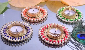 Support de bougie Hurricane artisanal, décoration Diwali, Diya festif perlé de perles et de fils de soie, mariages indiens, Noël, décoration intérieure - Product Image 1