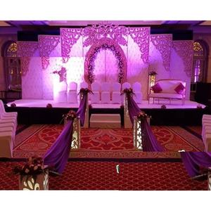 Décoration de mariage thème Western blanc, panneau capitonné blanc avec cristaux et panneau capitonné en cuir de style varié doré, en promotion au Royaume-Uni - Product Image 1