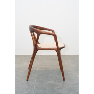 Chaise de salle à manger en bois de noyer de luxe, style nordique italien, siège et dossier rembourrés en cuir PISANO - Product Image 1