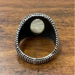 Bague Chevalière Classique en Argent Sterling avec Cadre Perlé Large et Pierre de Lune Arc-en-ciel Cabochon Lisse, Bijoux en Gros - Product Image 3