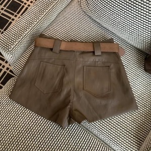 Shorts amples taille haute en similicuir PU noir et marron pour femme, style motard, couleur unie, collection automne-hiver - Product Image 6