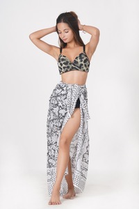 Classic Paisley Print Cotton Beach <b>Wrap</b> - <b>Black</b> & White Zig-Zag Border Pareo - Versatile Handmade Sarong - Product Image 3