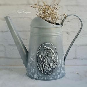 บัวรดน้ำโลหะดีไซน์เนอร์ พิมพ์ลายเคลือบเงา น้ำหนักเบา ทนทาน อุปกรณ์รดน้ำสำหรับดอกไม้ สมุนไพร ใช้ได้ทั้งในร่มและกลางแจ้ง - Product Image 6