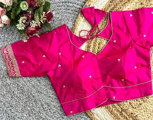 Blusa formal de verano con cuello en V, diseño frontal abierto con un hermoso patrón de recortes y pegados, la blusa tiene bordado de lentejuelas y trabajo de jari. - Product Image 4