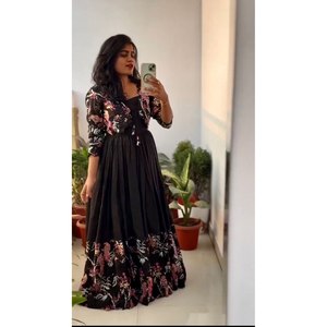 ชุดผ้าไหมพิมพ์ลายแฟนซีโรมันพร้อมโกติสีดำ - Product Image 3