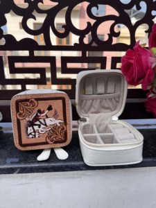 2026 Trending Genuine <b>Leather</b> <b>Jewellery</b> Compact Case Vintage Hand Tooled <b>Leather</b> Zipper Closure Durable Storage Accessory Holder - Product Image 6