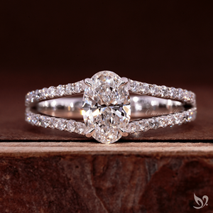 Bague de fiançailles de luxe en or blanc 10K avec diamant de laboratoire ovale 1 carat certifié IGI, sertie pavé, pour cadeau de mariage - Product Image 1