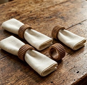 Ensemble de 4 anneaux à serviettes en bois faits à la main – Décoration de table minimaliste scandinave - Product Image 2