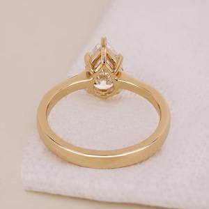 Anillo de Diamantes con Corte de Pera en Oro de 18K para Mujer, Joyería de Compromiso y Propuesta, Disponible a Precio de Mayoreo Razonable - Product Image 1