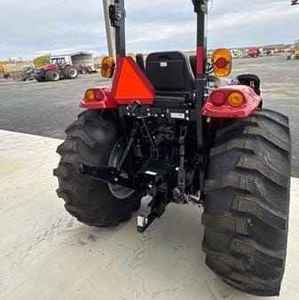 Tractor Rojo 4x4 con Cargador Frontal, Tractor Utilitario para Jardín con Transmisión de Engranajes, Multifuncional - Product Image 5