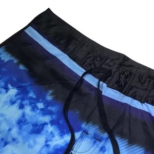 Pantalones Cortos Deportivos para Hombre, Tejidos a Rayas con Estampado, Cintura con Cordón Ajustable, Secado Rápido, 100% Poliéster, Corte Casual, Longitud Media - Product Image 4