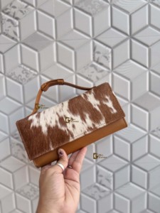 Nouvel Arrivage Portefeuille Pochette en Cuir de Vachette à Poils Couleur Marron Vente Chaude Cadeau pour Femme - Product Image 3