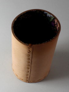 Soporte para Bolígrafos de Cuero de Primera Calidad, 100% Cuero de Grano Completo, Color Terracota, Resistente y Natural, para Oficina - Product Image 2