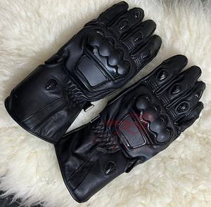 ถุงมือมอเตอร์ไซค์สีดำพรีเมียม ถุงมือหนังวัวแท้คุณภาพสูงสำหรับนักแข่ง ทนทาน เหมาะสำหรับขี่มอเตอร์ไซค์ จับกระชับมือ - Product Image 3