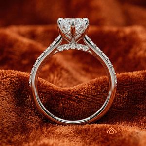 แหวนหมั้นเพชรโมอิสซาไนต์ทรงมาร์คีส์ เงินแท้ 925 จาก Maed Jewels ประดับด้วยทองคำชุบแบบ Prong Setting สำหรับเป็นของขวัญสุดหรูสำหรับเจ้าสาว - Product Image 5