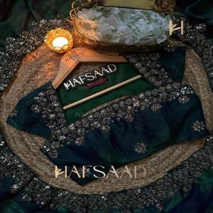 Sari VASTRA COTTAGE Pure Space de Terciopelo de Seda Brillante con Lentejuelas Bordadas a Mano, Sari de Diseño para Fiestas, Bodas y Eventos Festivos - Product Image 2